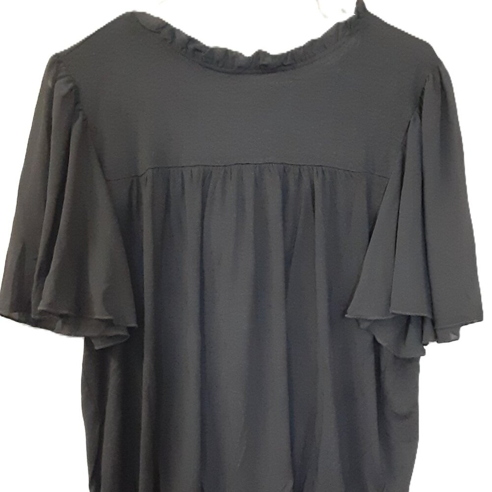 Kim & Cami Woman's Top Size Large, Black, Short Sleeve, Ruffle Design